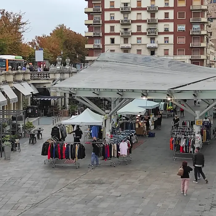 mercato-piazza-ghiaia